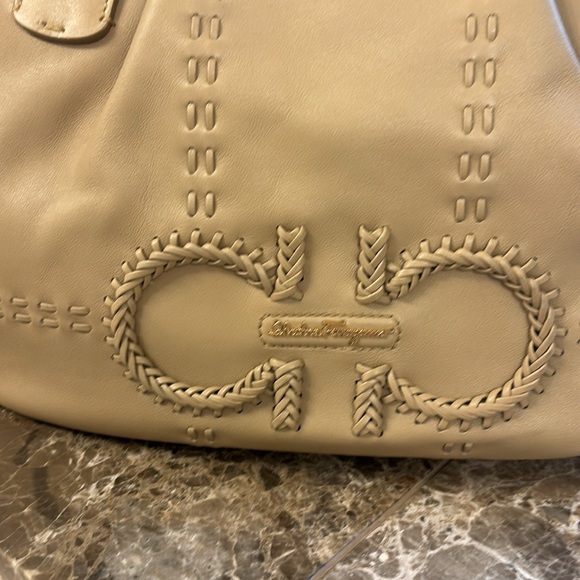 Salvatore Ferragamo Gancio Cream Handbag - Picture 7 of 9